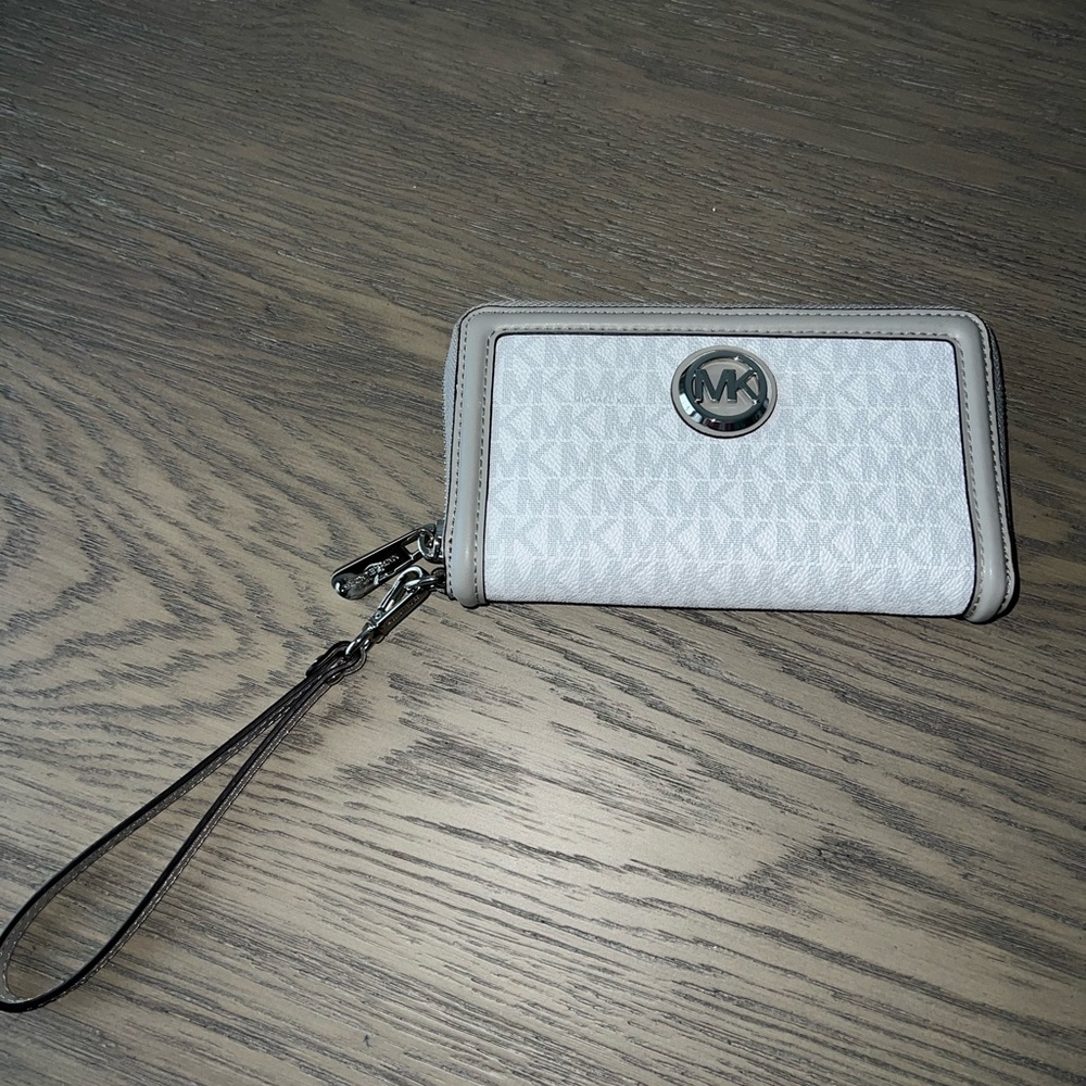 New Without Tags Michael Kors Wallet - image 2